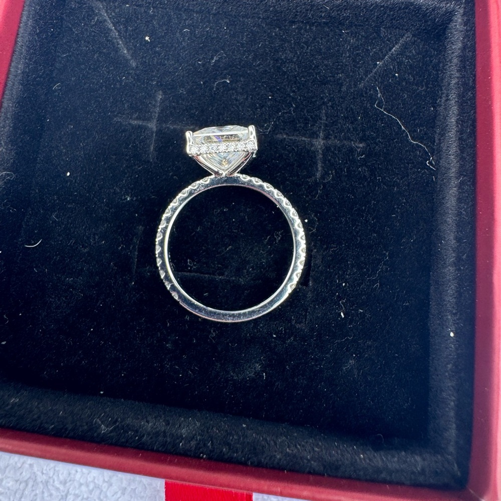 Elegant Hidden Halo 14K Women's Ring - Picture 5 of 6